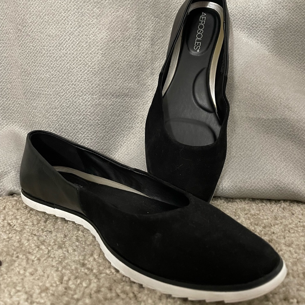 Black flat shoes